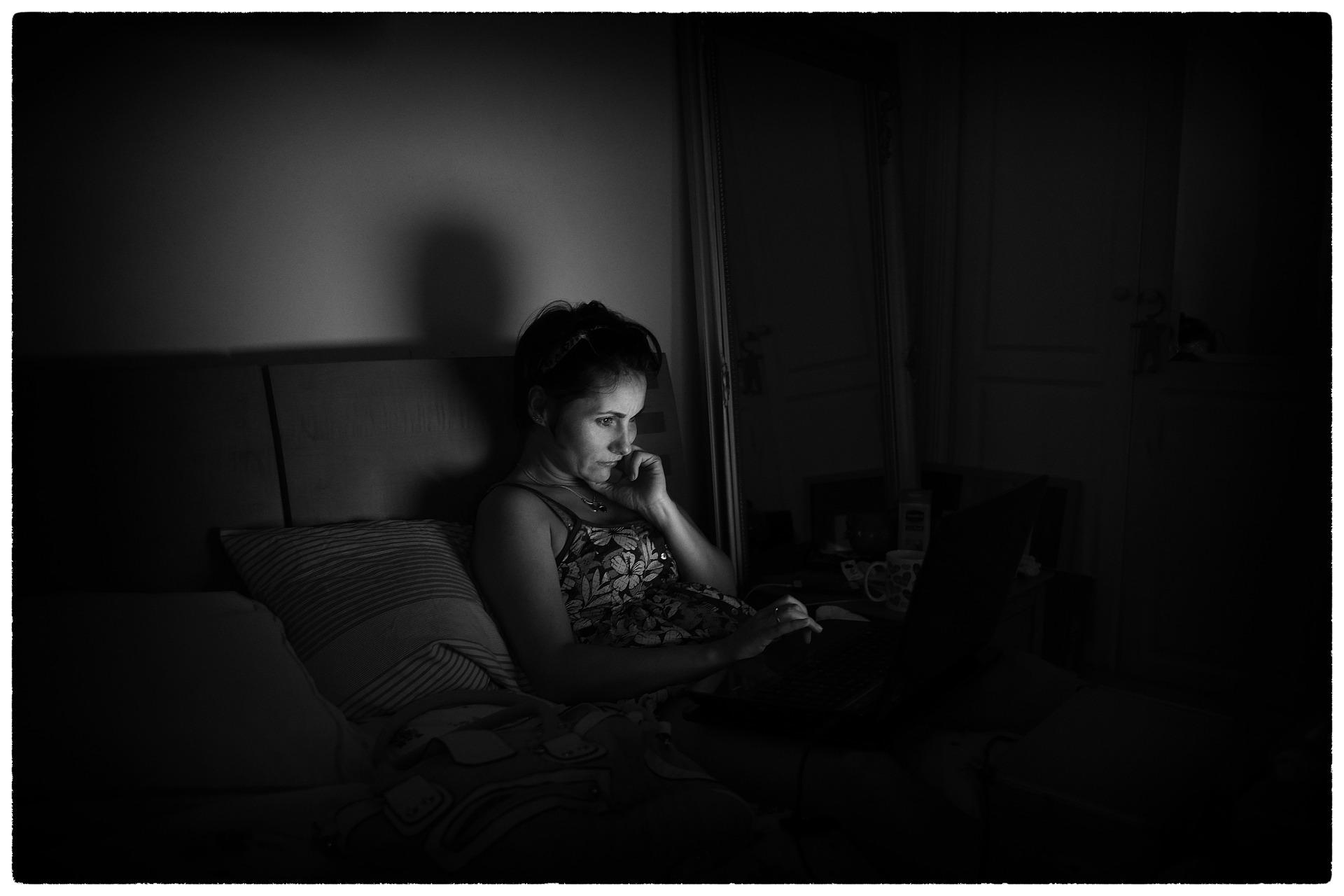 Do You Really Need a Lamp for Screen Reading?-YEELIGHT